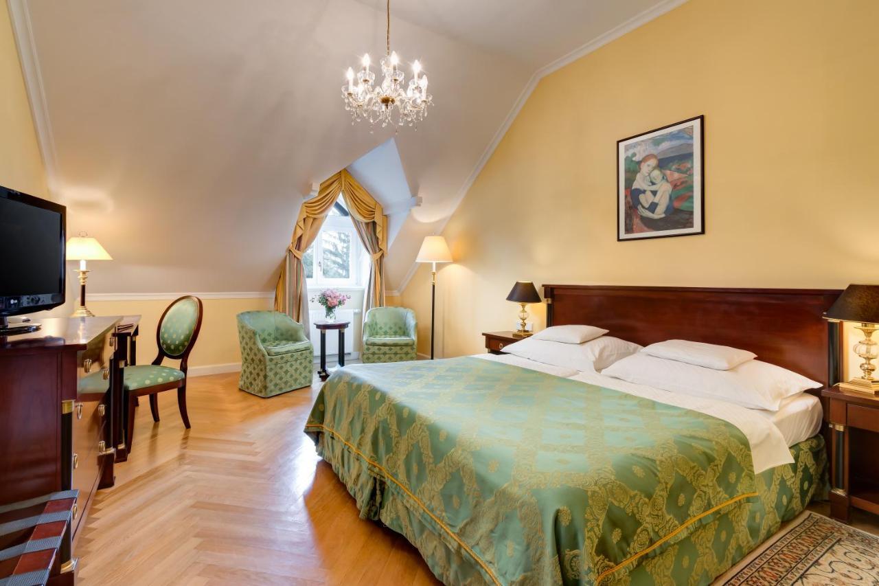Castle Hotel Grof Degenfeld Superior Тарцаль Экстерьер фото