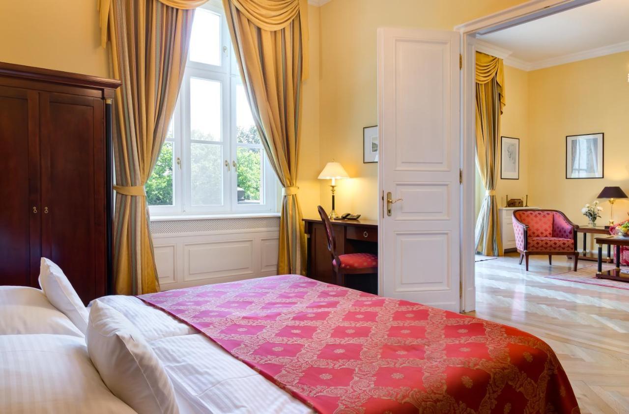 Castle Hotel Grof Degenfeld Superior Тарцаль Экстерьер фото