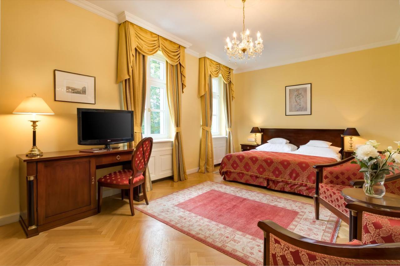 Castle Hotel Grof Degenfeld Superior Тарцаль Экстерьер фото