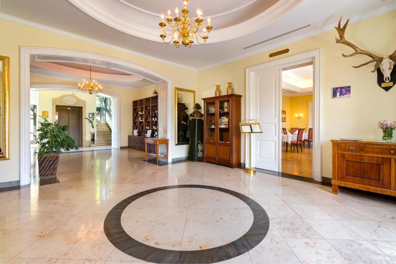 Castle Hotel Grof Degenfeld Superior Тарцаль Экстерьер фото