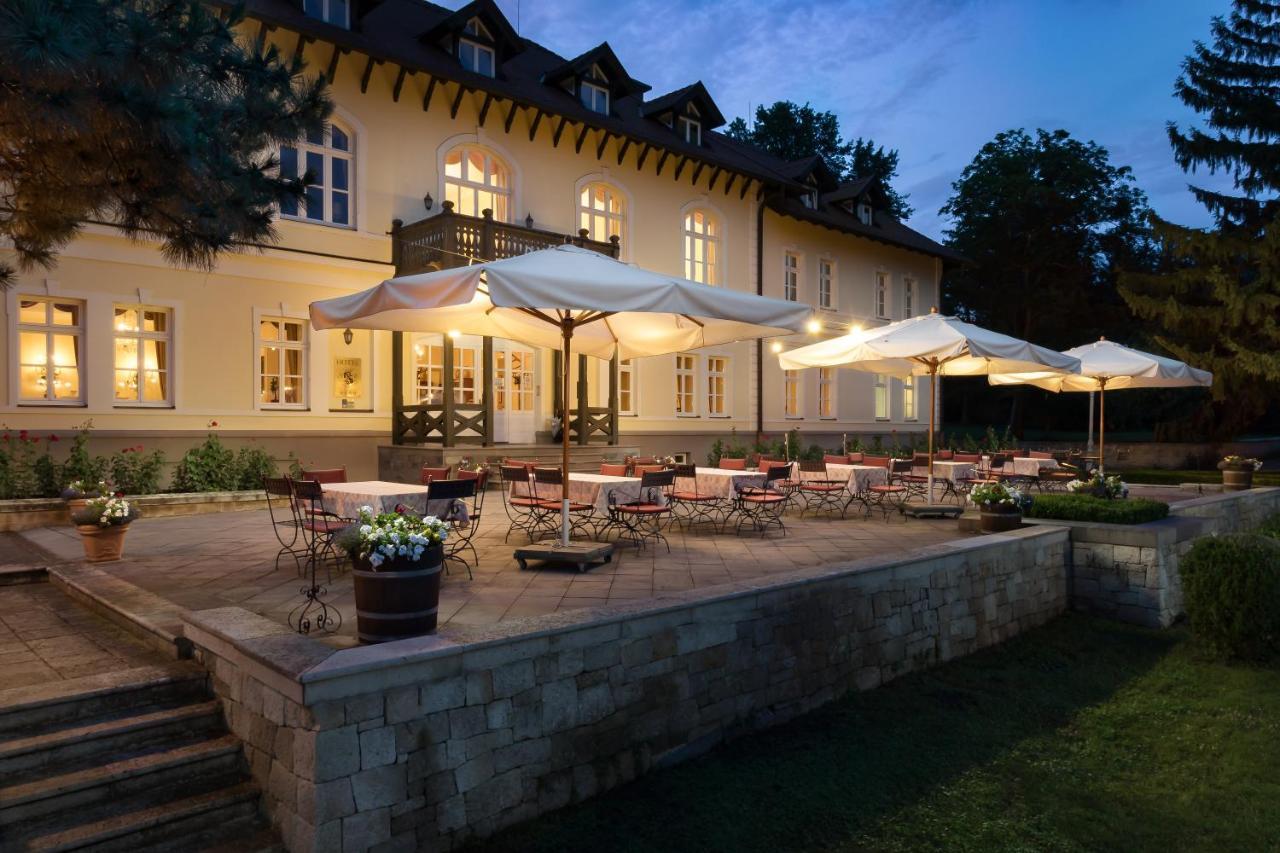 Castle Hotel Grof Degenfeld Superior Тарцаль Экстерьер фото