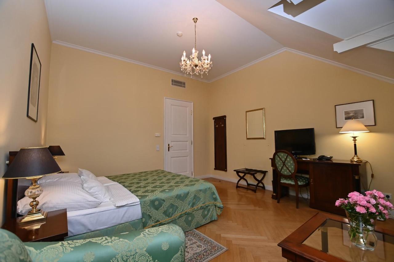 Castle Hotel Grof Degenfeld Superior Тарцаль Экстерьер фото