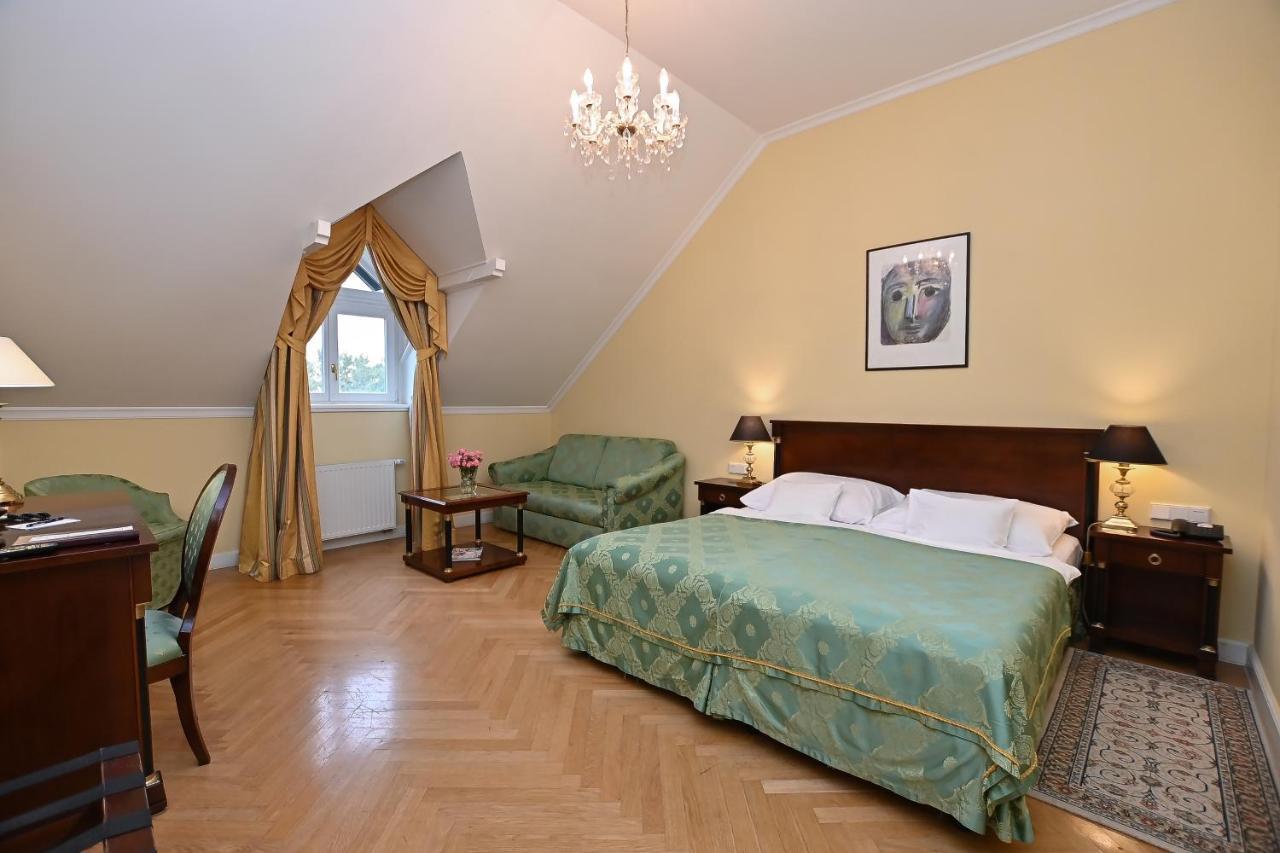 Castle Hotel Grof Degenfeld Superior Тарцаль Экстерьер фото