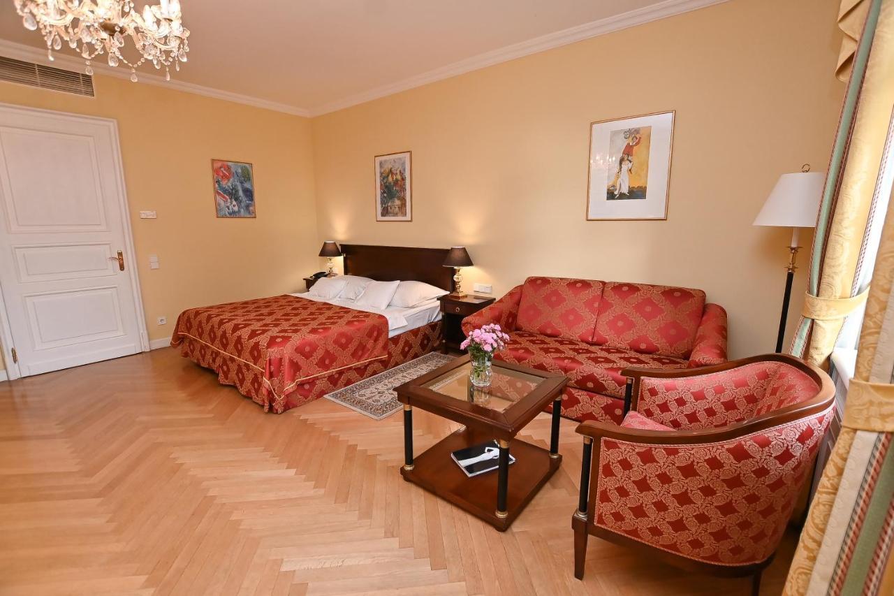 Castle Hotel Grof Degenfeld Superior Тарцаль Экстерьер фото