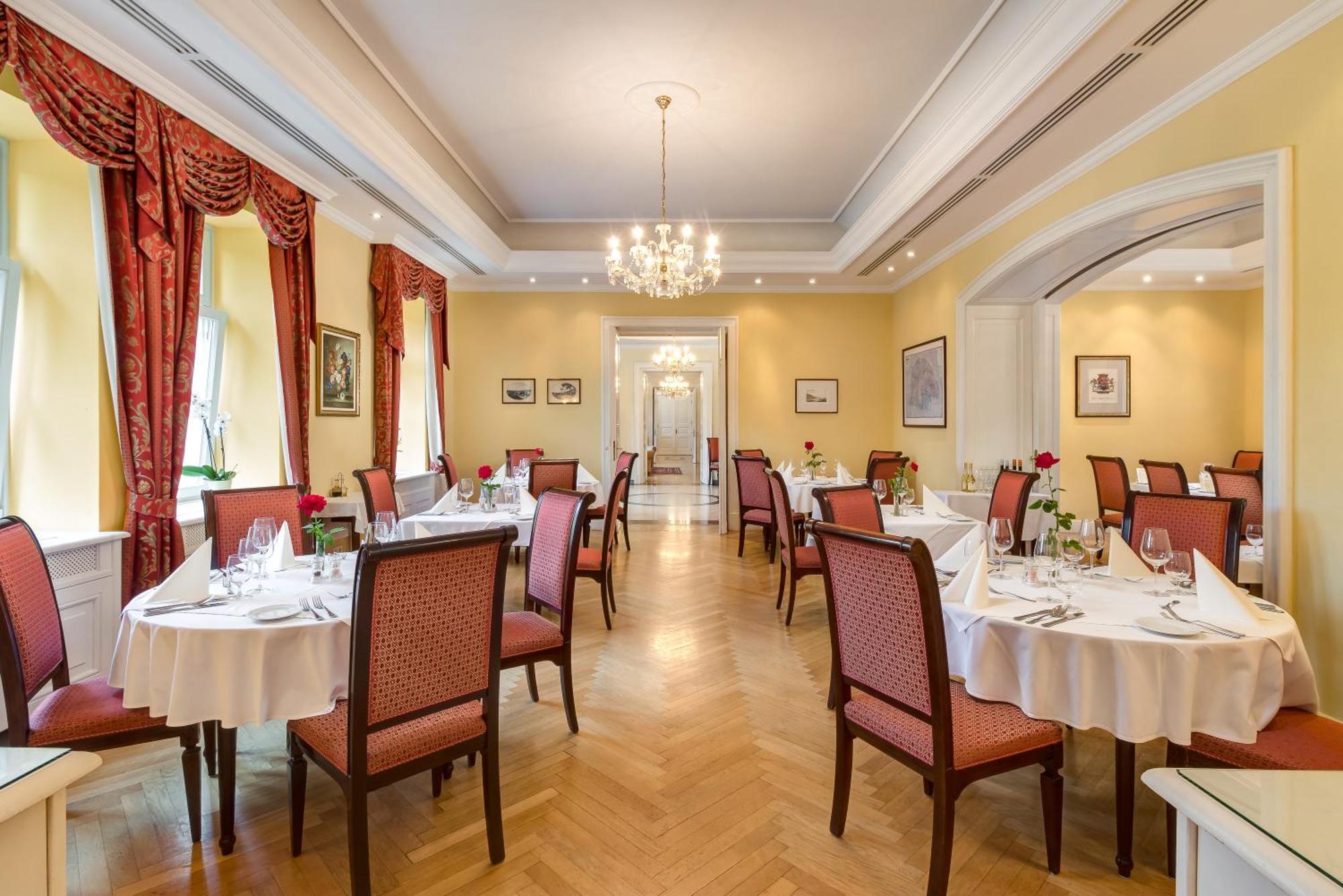 Castle Hotel Grof Degenfeld Superior Тарцаль Экстерьер фото