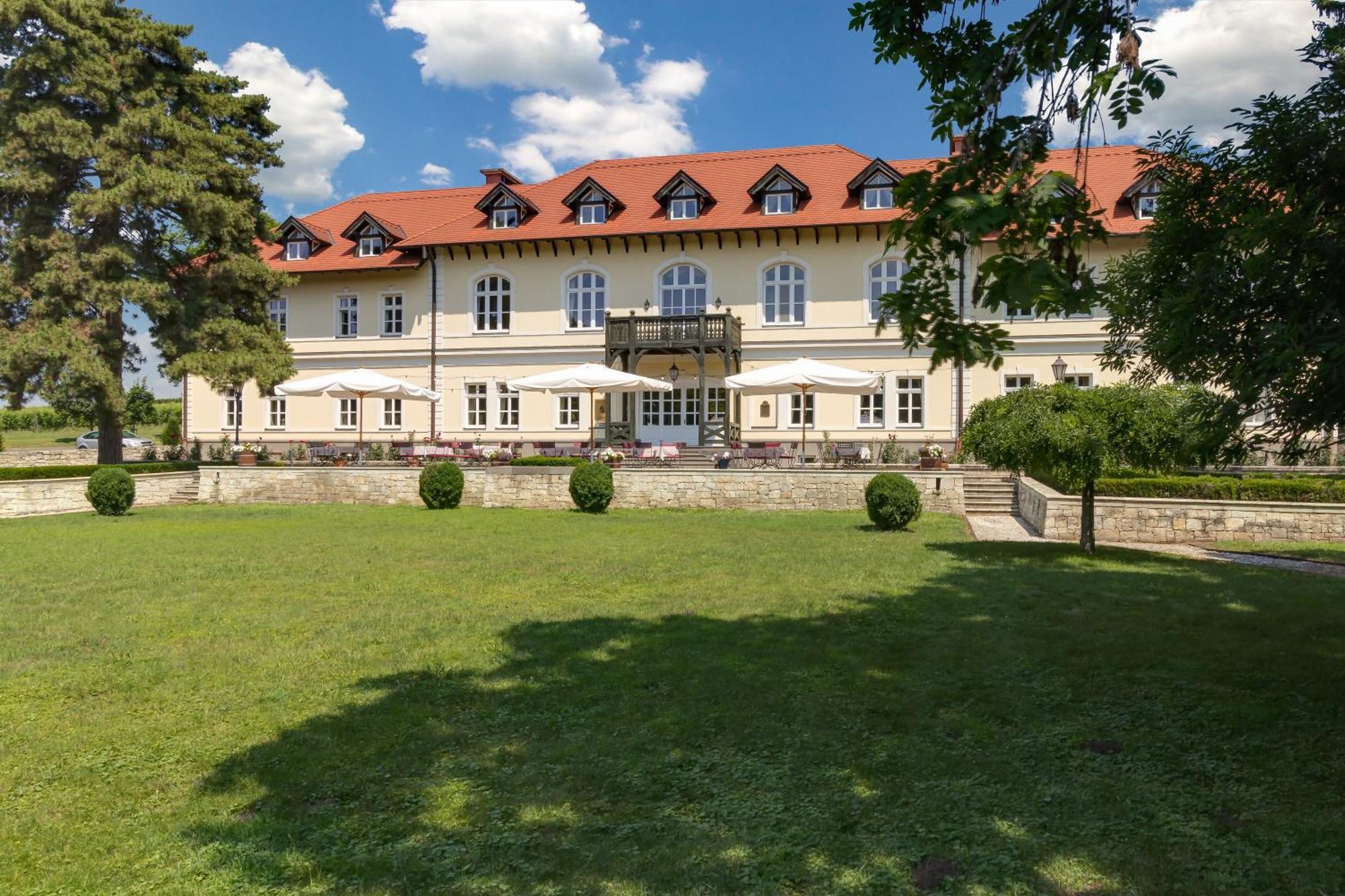 Castle Hotel Grof Degenfeld Superior Тарцаль Экстерьер фото