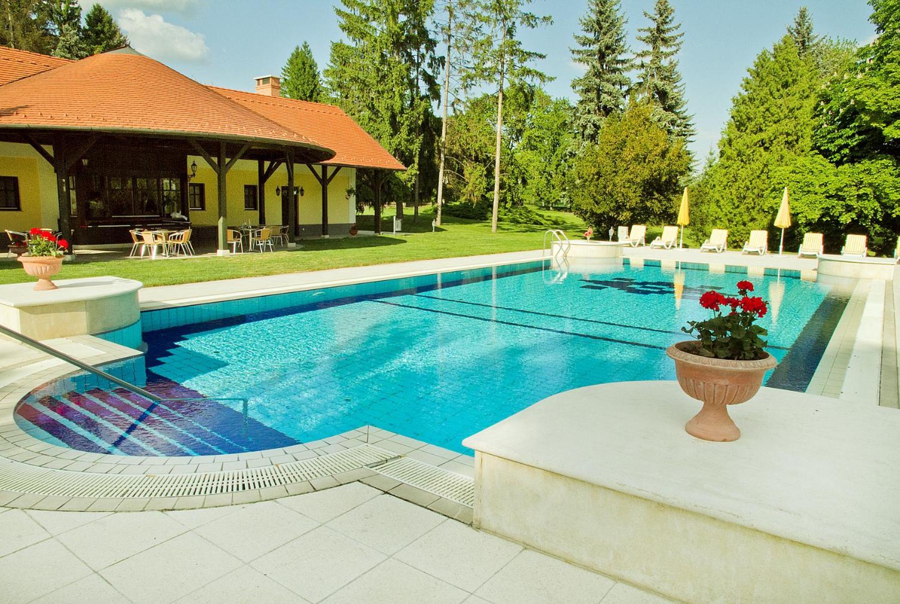 Castle Hotel Grof Degenfeld Superior Тарцаль Экстерьер фото